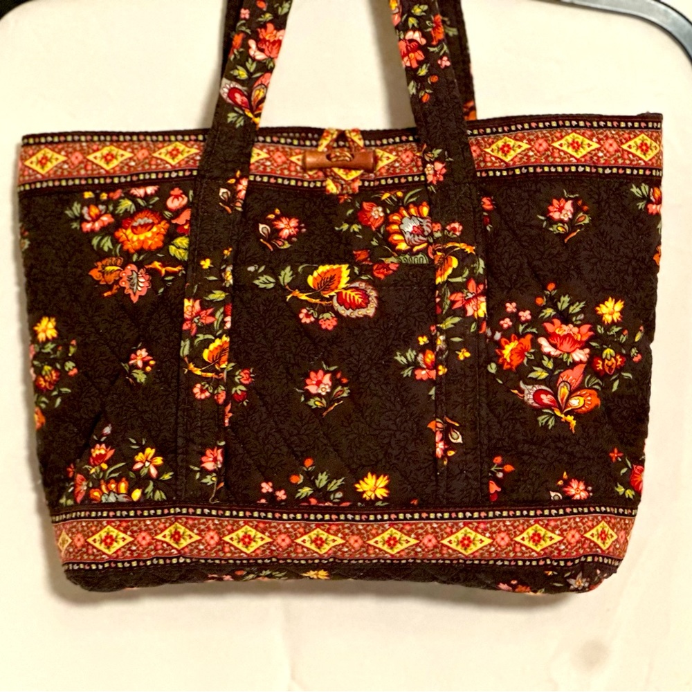 Vera Bradley shoulder bag, button closure, three pockets